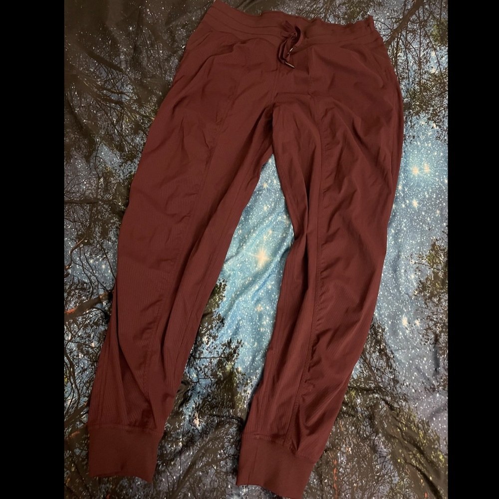 Lululemon Jogger size 10 Cassis